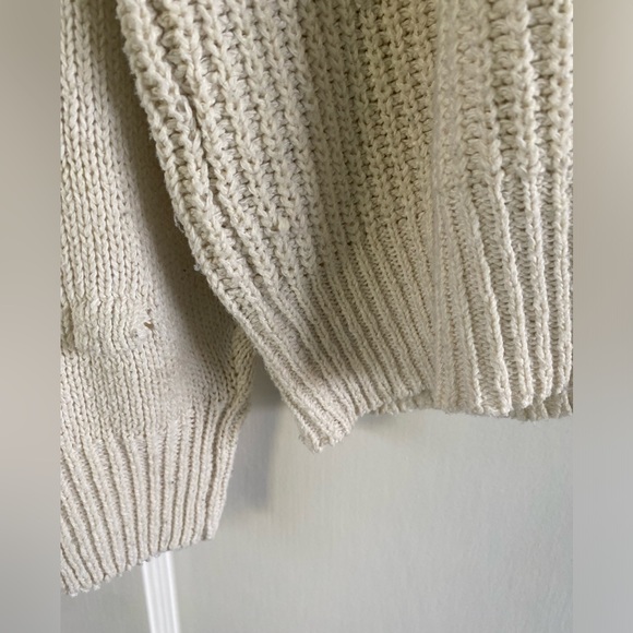 Womens Long Sleeve Chunky Knit oversized Crewneck Sweater. Cream, size Large. - Picture 13 of 13